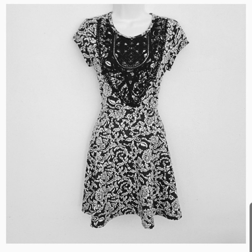 NWT Xhiliration Skater Knit dress